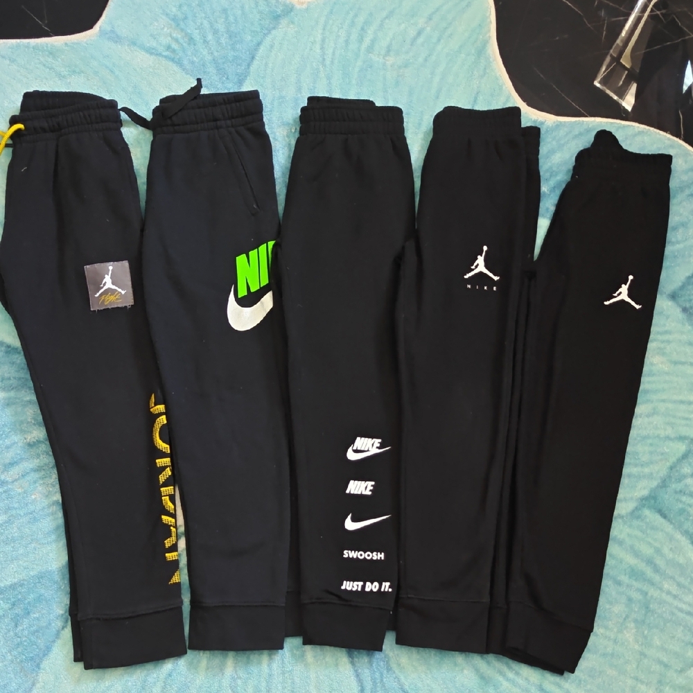 Jordan Black Sweatpants with Elastic Cuffs - Picture 3 of 3